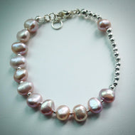 Beaded bracelet with Pink Freshwater Pearls and Silver Beads - eDgE dEsiGn London
